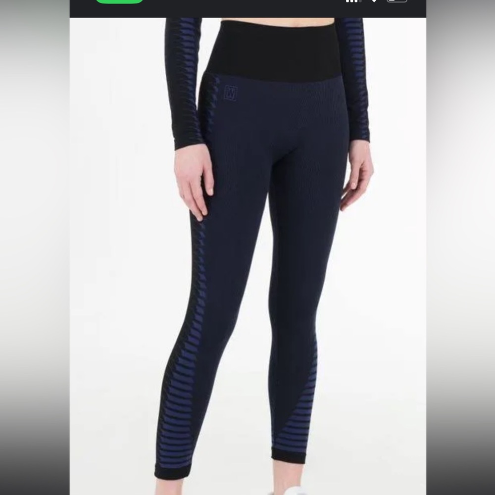 Wolford SHAPING LEGGINGS
Bundle with matching shorts and top
Excellent condition